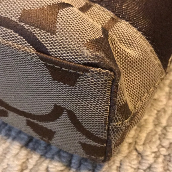 Signature Coach Bag - Picture 6 of 8